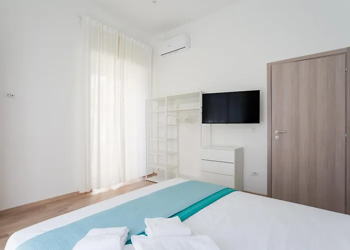 Metro Station By Dimorra * Neapel